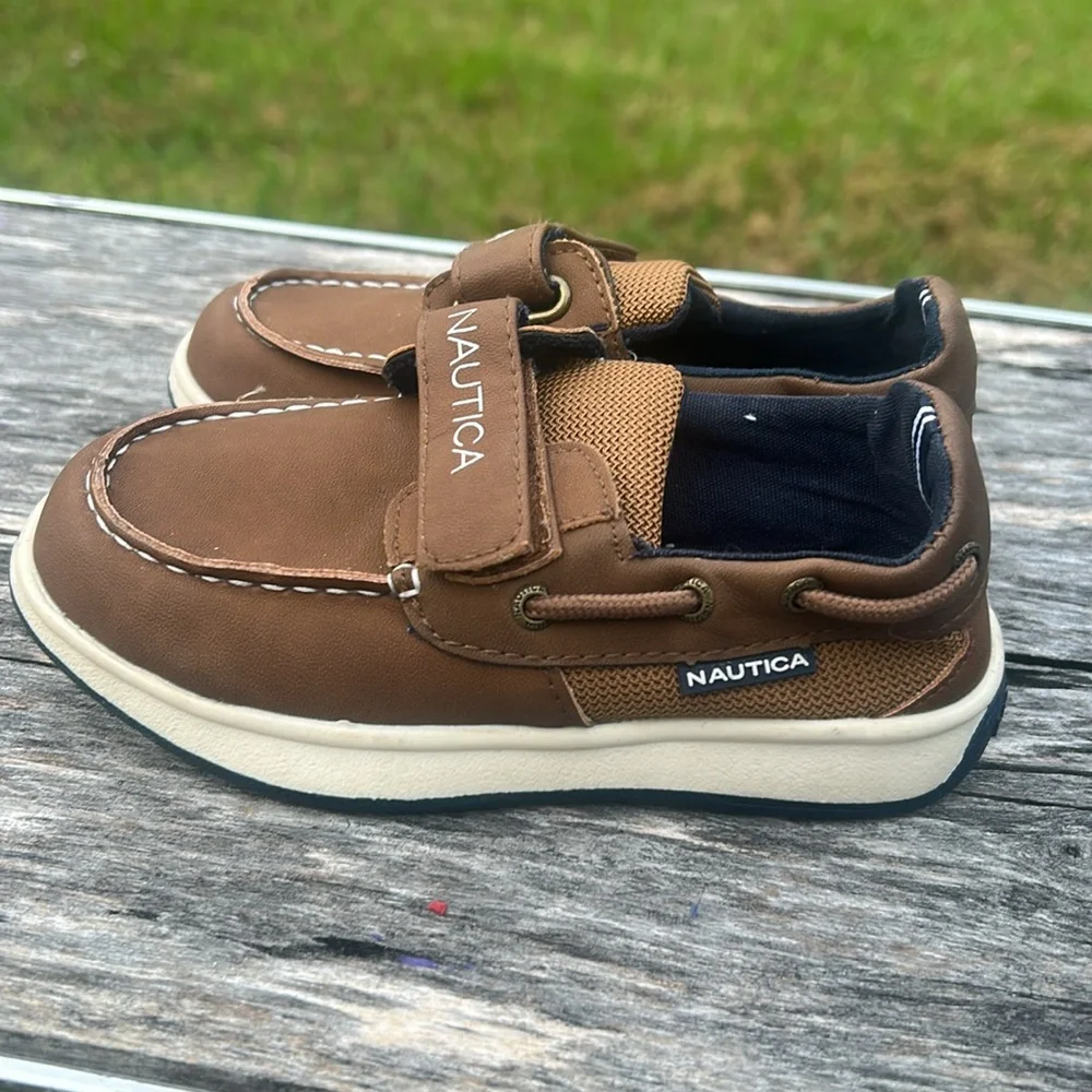 Nautica Brown Boat Shoes, Kid Size 10, Brown & white, New